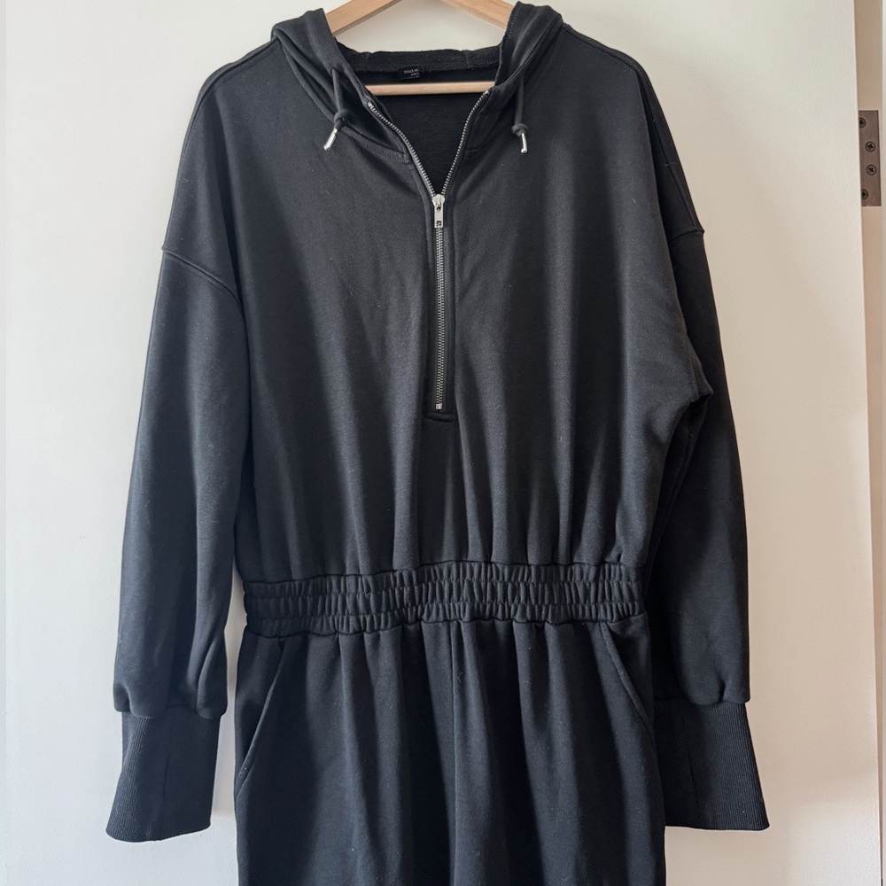Long sleeve hooded jumper